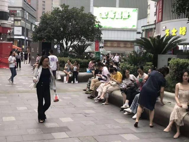 (出租)秦淮区新街口香港城旁,临街旺铺出租,商圈好客流大房型好