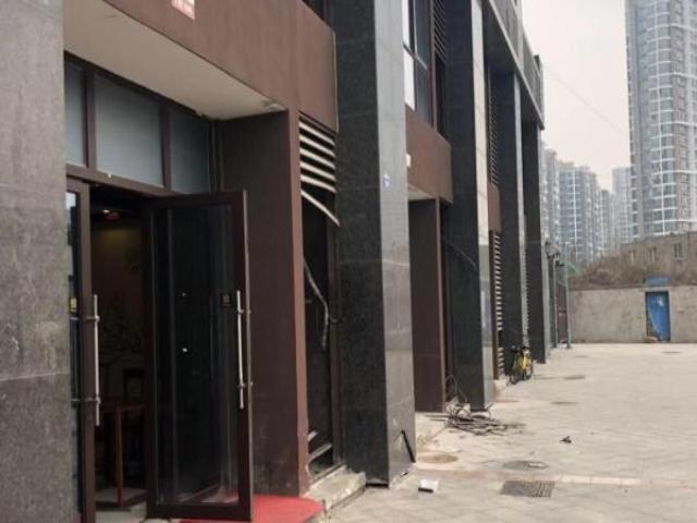 一楼商铺出租,门前大