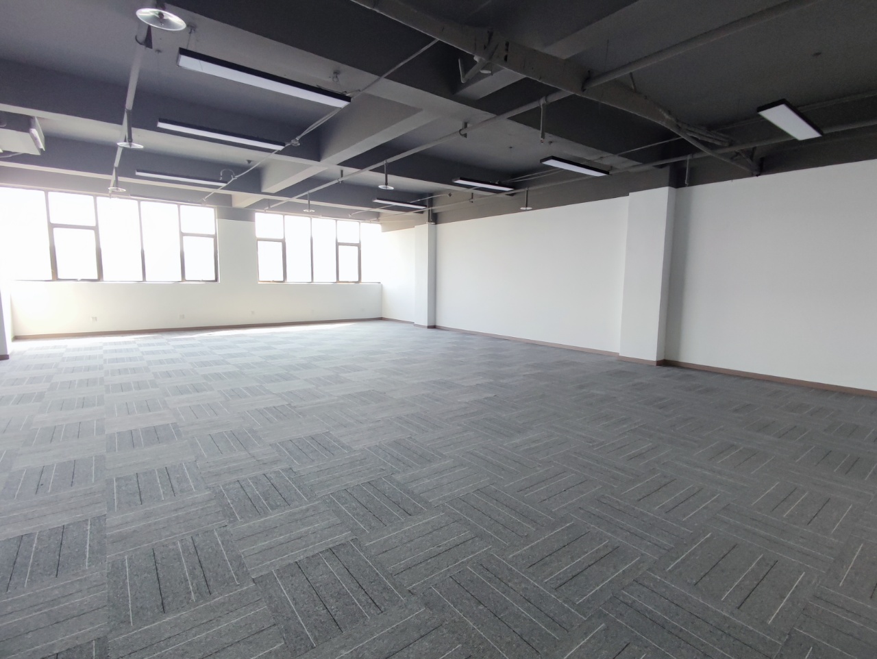 邦宁科技园,179.07平,大开间,墙顶地全部新装, 朝南! 邦宁科技园,179.07平,大开间,墙顶地全部新装, 朝南!