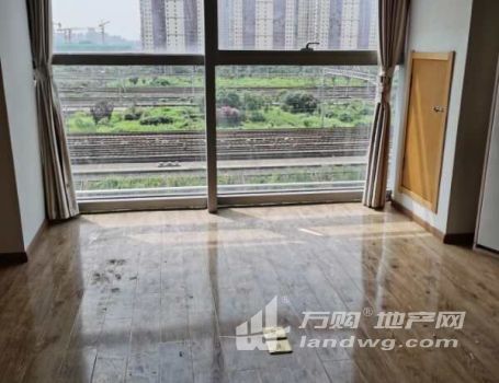 南京南站南广场 绿地之窗 6米6挑高户型 