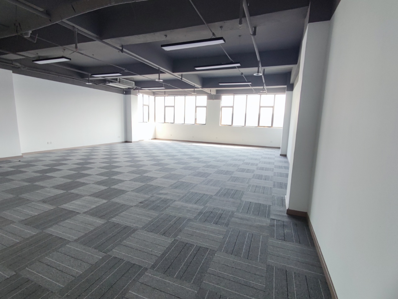 邦宁科技园,179.07平,大开间,墙顶地全部新装, 朝南! 邦宁科技园,179.07平,大开间,墙顶地全部新装, 朝南!