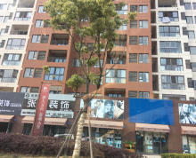 近惠山万达附近住宅底商，楼上楼下两层，投资远景非常好。