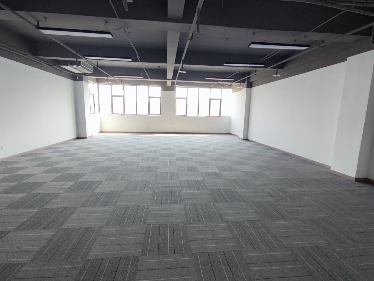 邦宁科技园,179.07平,大开间,墙顶地全部新装, 朝南! 邦宁科技园,179.07平,大开间,墙顶地全部新装, 朝南!