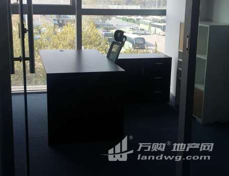 南京南站绿地之窗现有一个60平独立的办公室拎包入住