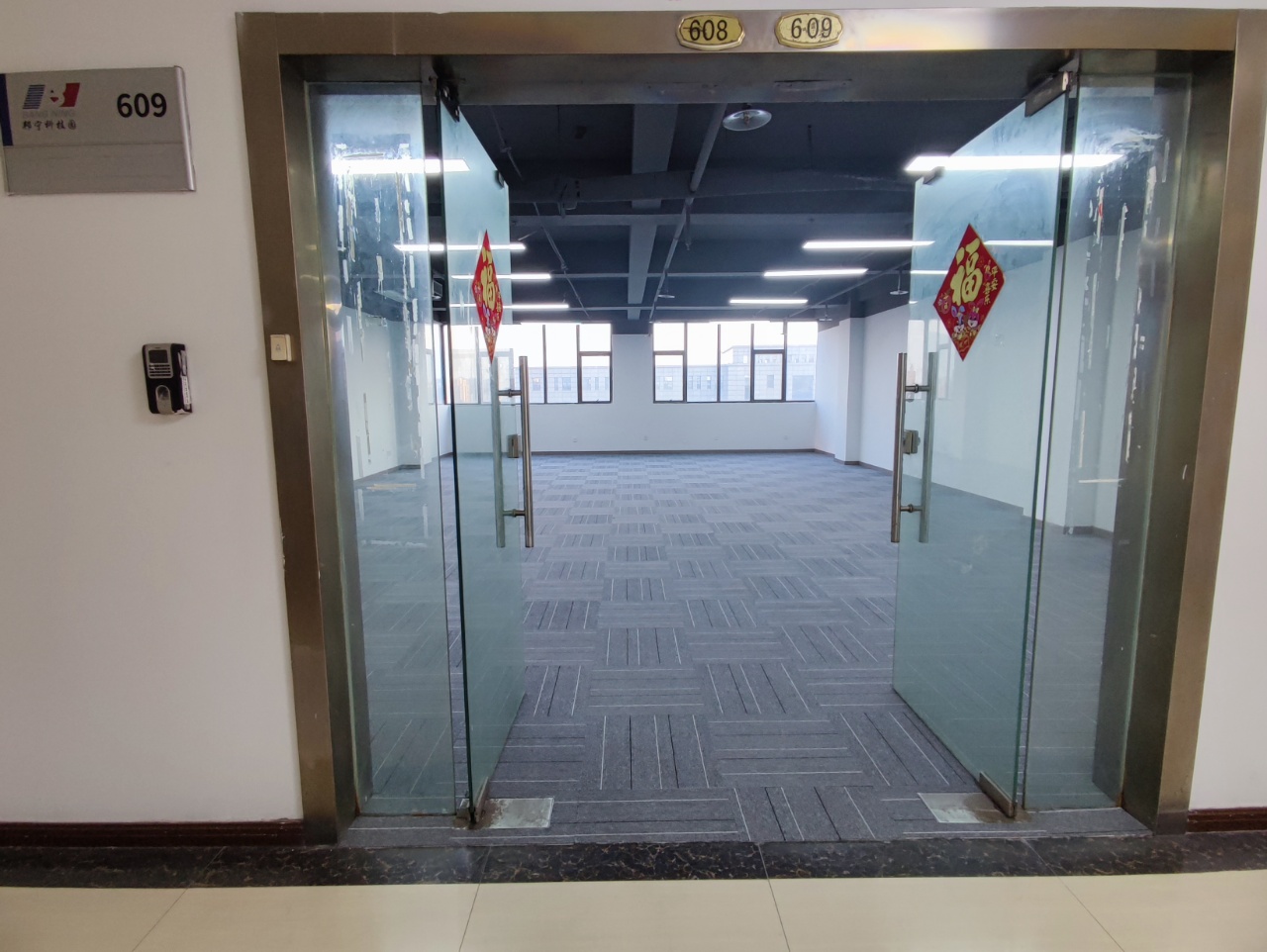 邦宁科技园,179.07平,大开间,墙顶地全部新装, 朝南! 邦宁科技园,179.07平,大开间,墙顶地全部新装, 朝南!