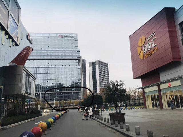 转让费:暂无 物业费:暂无 区域:浦口区 地址:大洋百货(弘阳广场店)